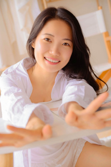 小女孩叫着好大好疼都满了